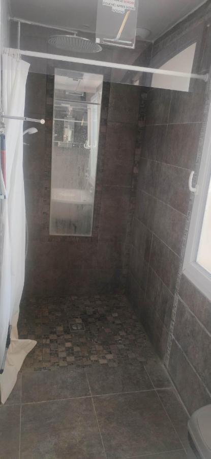 logement entier a 15 mn d'Avignon, 10mn d'Orange Roquemaure  Extérieur photo