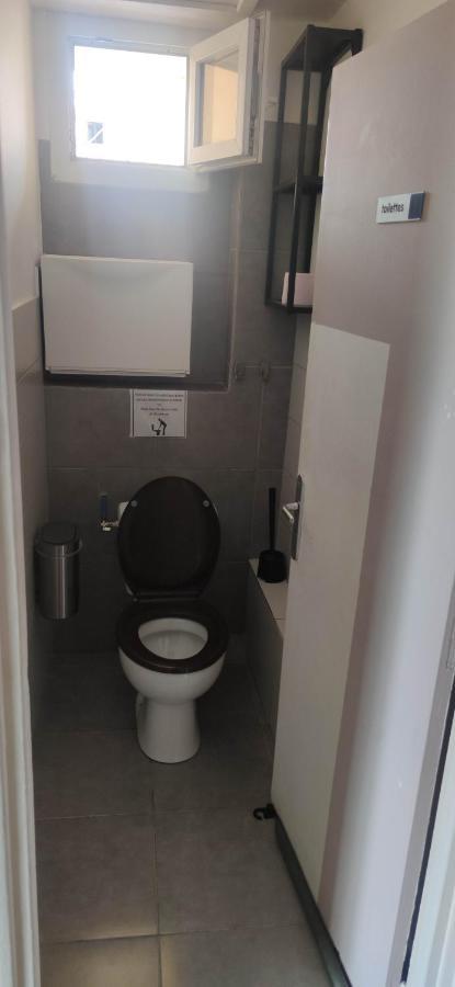 logement entier a 15 mn d'Avignon, 10mn d'Orange Roquemaure  Extérieur photo