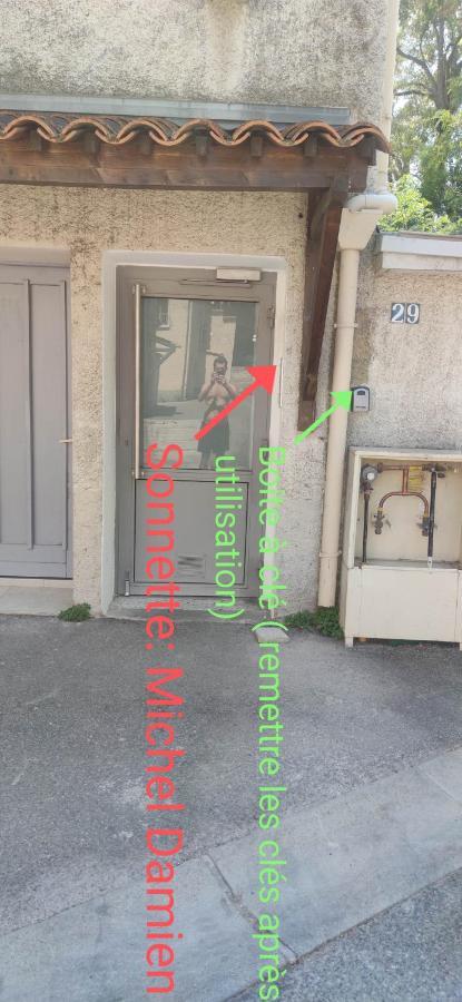logement entier a 15 mn d'Avignon, 10mn d'Orange Roquemaure  Extérieur photo
